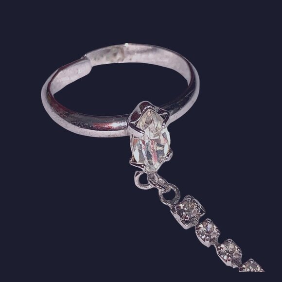 Shiny Rhinestone Finger Ring Bracelet  /Bling Bling Hand Chain Bracelet - Picture 1 of 8
